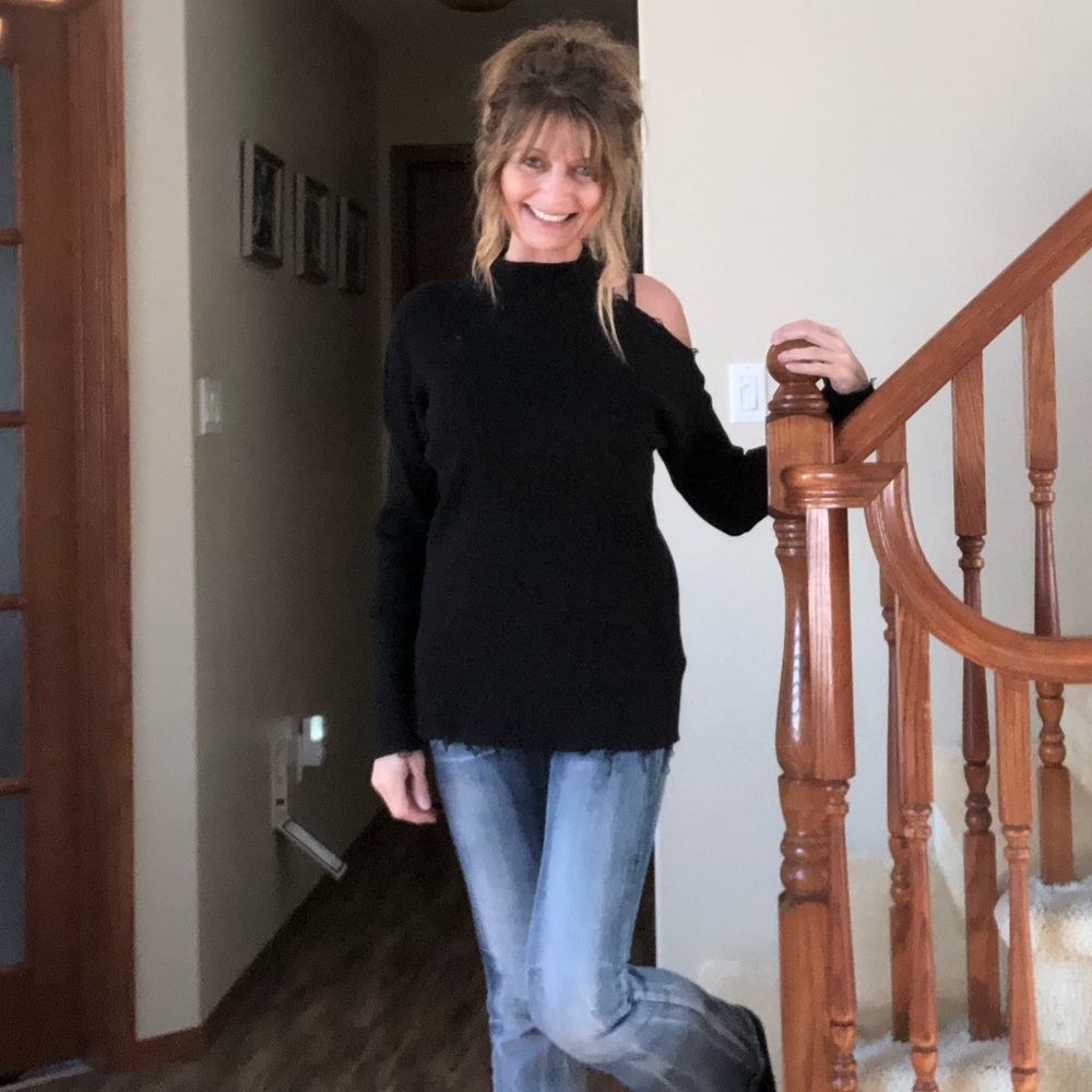 NWOT Guess distressed sweater